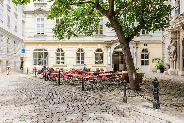 Gardenappartement Clara Vienna 0*,  Austria